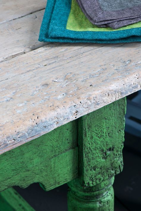 Spring Painted Dining Room by Annie Sloan | Annie Sloan White Furniture Paint, Decorative Furniture Painting, Rustic Country Furniture, Antibes Green, Annie Sloan Colors, Chalk Paint Wax, Dining Furniture Makeover, Rustic Dining Furniture, Black Chalk Paint