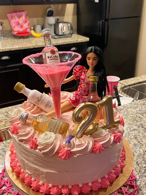 Birthday Cakes Pink, Birthday Dinner Dresses, Pink Birthday Cake Ideas, Barbie Themed Birthday Party, Barbie Themed Cake, Barbie Party Ideas, Drunk Barbie Cake, 21st Bday Cake, 21st Birthday Themes