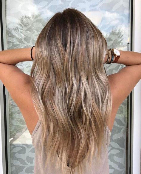 Ash Blonde with Buttery Balayage Rambut Brunette, Hair Colorful, Platinum Blonde Highlights, Dark Blonde Hair Color, Bronde Balayage, Dark Blonde Hair, Hair Color Techniques, Ombré Hair, Balayage Hair Blonde