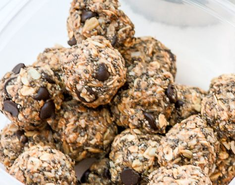 Chia Energy Balls Chia Balls Recipe, Chia Protein Balls, Chia Seed Energy Balls, Chia Balls, Energy Bites With Chia Seeds, Chia Seed Protein Balls, Chia Energy Balls, Energy Balls Chia Seeds, Protein Balls With Chia Seeds