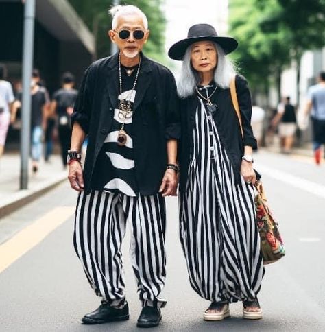 Japanese Casual Outfits, Japanese Style Outfits, Japanese Fashion Street, Tokyo Streetwear, Pastel Witch, Streets Of Tokyo, Outrageous Fashion, October Fashion, Couple Fits