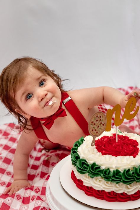 Smiling baby in bow tie eating cake smash photography Italian Themed Smash Cake, Italian Birthday Cake Ideas, Italian Themed First Birthday Party, Italian Themed Birthday Cake, Pizza Smash Cake, Italian 1st Birthday Party, Pizza Theme Cake, Italian First Birthday Party, Pizza Party Cake