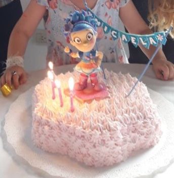 Torta en forma de petunia rosa con muñeca Luna Perunia en porcelana fria Luna Petunia, Petunias, Birthday Party Ideas, Birthday Ideas, Birthday Parties, Party Ideas, Birthday Party, Cake, Birthday