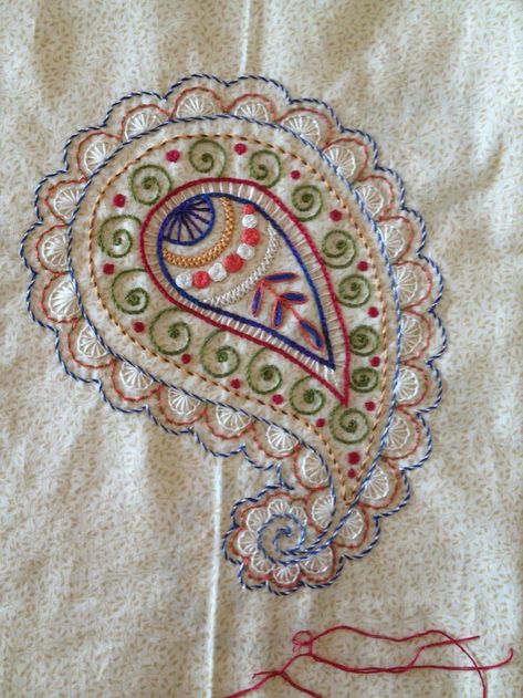 Hand Embroidery Paisley, Paisley Embroidery Pattern, Paisley Embroidery Designs, Bordado Jacobean, Paisley Embroidery, Textile Art Embroidery, Kantha Embroidery, Paisley Art, Hand Embroidery Patterns Flowers