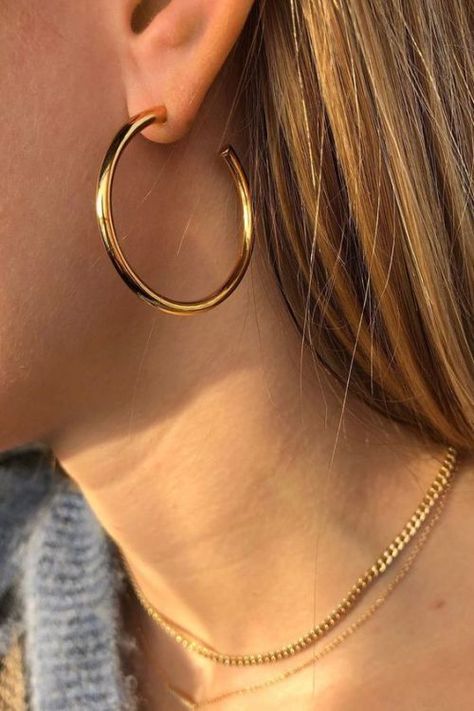 Photo Earring Inspo, The Tube, Accessories Jewelry Earrings, Jewelry Inspo, Everyday Jewelry, Silver Hoops, Ear Studs, Silver Hoop Earrings, Jewelry Bags