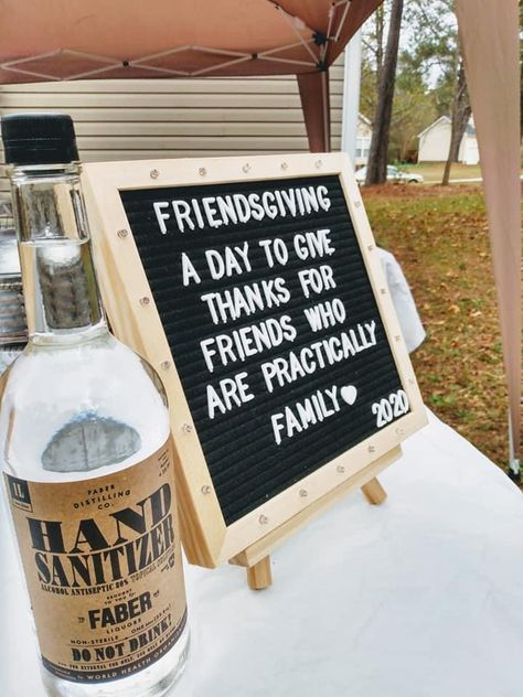 Outside Friendsgiving, Black Friendsgiving Aesthetic, Friendsgiving Aesthetic Outside, Friendsgiving Christmas Party, Fun Friendsgiving Ideas, Friends Giving Idea, Friendsgiving Black People, Friendsgiving Birthday Party, Ladies Friendsgiving