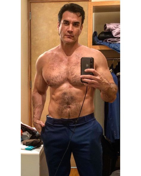 #davidzepeda 😍🤩 David Zepeda, Male Chest, Workout Routine For Men, Tom Welling, James Rodriguez, Zac Efron, Chest Workout, Adriana Lima, Chris Evans