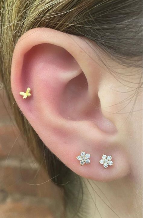 Kids Ear Piercing, Minimalist Ear Piercings, Wedding Accessories Jewelry, Simple Jewelry, Dainty Jewelry, Pretty Jewellery, Glow Up?, Piercing Jewelry, Earings Piercings