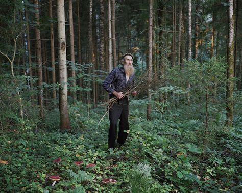 Russian photographer Danila Tkachenko documents the lives of people who've turned their backs on traditional society in favor of a solitary existence in the wilderness. World Press, Living Alone, Londonderry, Photographs Of People, Wild Nature, Documentary Photography, Weird World, Press Photo, Rare Photos