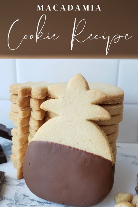 A chocolate dipped macadamia shortbread cookie shaped like a pineapple. Shortbread Sugar Cookie Recipe, Macadamia Nut Cookies Recipe, Hawaiian Cookies, Hawaiian Banana Bread, Best Shortbread Cookies, Hawaiian Desserts, Huli Huli, Macadamia Cookies, Macadamia Nut Cookies