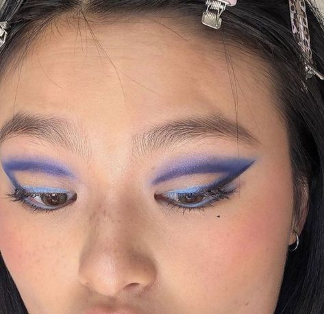 #eyemakeup #bluemakeuplook Maquillage On Fleek, Mekap Mata, Makeup List, Swag Makeup, Smink Inspiration, Edgy Makeup, Makeup Eye Looks, Creative Makeup Looks, Kesha