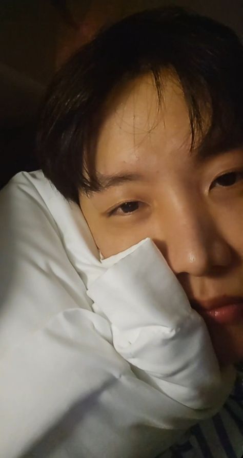 Suga Fashion, Jhope Weverse Live, Jhope Weverse, Photos Icon, Kpop Artist, Fashion Kpop, Bts Facts, Bts Jhope, Face Pictures