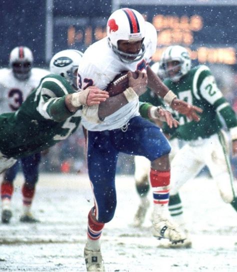 Nfl Snow Game, Oj Simpson Football, Polar Express Movie, Mike Tyson Boxing, Running Bag, Buffalo Bills Football, Bills Football, New York Football, Nfl Football Pictures