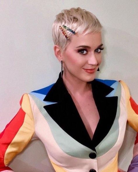 Katy Perry Hair, Katy Perry Hot, Pixie Styles, Sassy Hair, Spring Hairstyles, Short Hair Styles Pixie, Celebrity Hairstyles, Short Haircuts, Short Hairstyles For Women