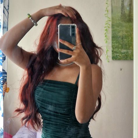 Emerald Green Dress Ginger Hair, Red Hair Green Dress, Prom Dress Outfits, Green Christmas Outfit, Hair Color Mahogany, Mahogany Hair, Ginger Dress, Emerald Green Dress, Dyed Red Hair