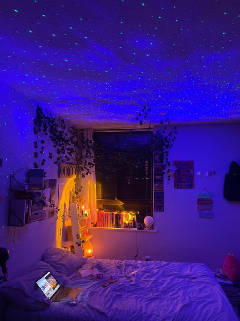 Sky Projector Bedroom, Dream Rooms Aesthetic Led Cozy, Pretty Room Lights, Cool Lights In Bedroom, Cozy Bedroom With Led Lights, Rooms At Night Aesthetic, Led Projector Room, Room Ideas Aesthetic Projector, Room Ideas Calm Aesthetic