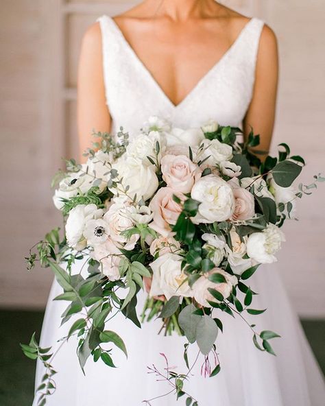 PETALS WITH STYLE (@petalswithstyle) • Instagram photos and videos Light Pink Bouquet, Pink Wedding Bouquet, Soft Pink Wedding, Pink And White Weddings, Light Pink Wedding, Bridal Bouquet Pink, Blush Wedding Flowers, Wedding Bouquets Bride, Wedding Bouquets Pink