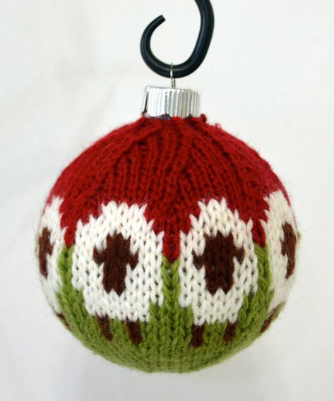 Ravelry: Sheep Balls by Dona Carruth Knit Christmas Ornaments, Knitted Christmas Decorations, Easter Tree Ornaments, Sheep Crafts, Holiday Knits, Fair Isles, Christmas Knitting Patterns, Kwanzaa, Free Knitting Pattern