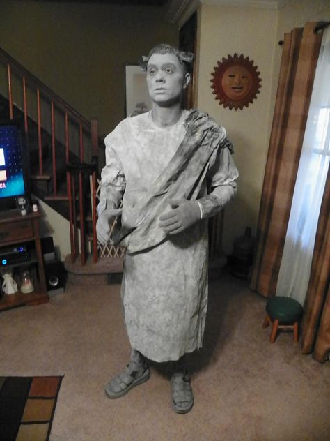 TJ's statue costume...another pretty simple idea. Took 2 big bottles of gray craft paint, one small bottle of white, a small tube of gray facepaint & one can of the textured "stone" spraypaint for a final coat. Stone Man Costume Diy, Stone Man Costume, Mythology Cosplay, Gargoyle Costume, Statue Costume, Haunted Swamp, Mary Poppins Jr, Diy Costumes Men, Medusa Costume