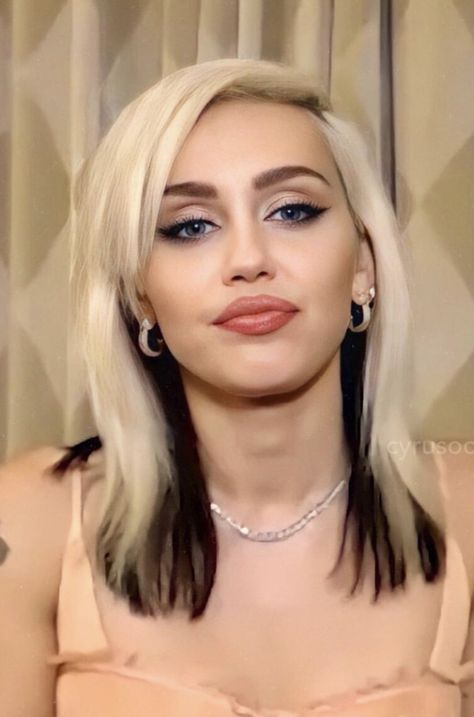 Miley Cyrus Blonde And Black Hair, Brown Underneath Hair, Miley Cyrus Blonde Hair, Blonde With Dark Underneath, Under Colored Hair, Miley Cyrus Makeup, Dark Underneath Hair, Edgy Blonde Hair, Doing My Own Hair