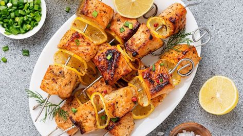 Salmon kebabs – Michael Mosley’s Fast 800 diet - The Mail Salmon Kabobs, Salmon Skewers, Cook Salmon, Grilled Lemon, Lemon Salmon, Grilled Dinner, Teriyaki Salmon, Kebab Recipes, Grilled Pineapple