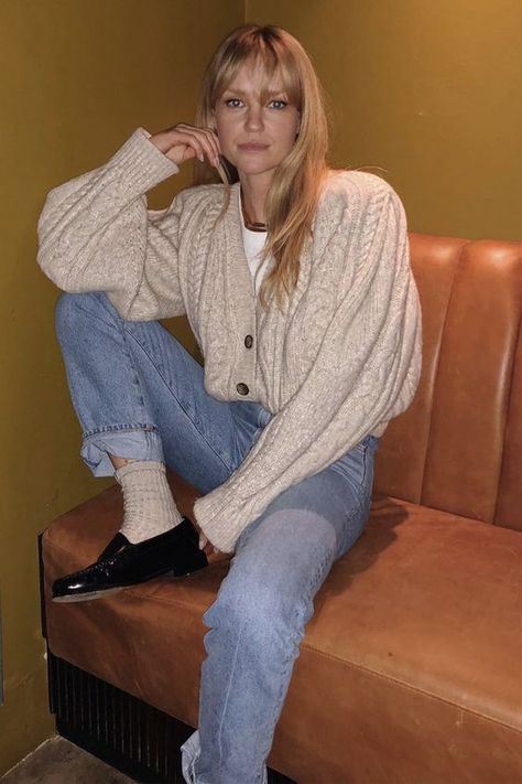 Lazy Spring Outfits, Simple Spring Outfits, Purple Jumpsuit, Gala Gonzalez, Perfect Spring Outfit, Long Denim Skirt, Effortless Outfit, White Accessories, Trending Boots