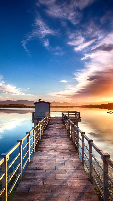 Hd bridge water sky background Sky Background Photo, Blue Water Wallpaper, Hd Sky, Blue Sunrise, Real Background, Free Background Photos, Photography Clouds, Blue Sky Wallpaper, Clouds Landscape