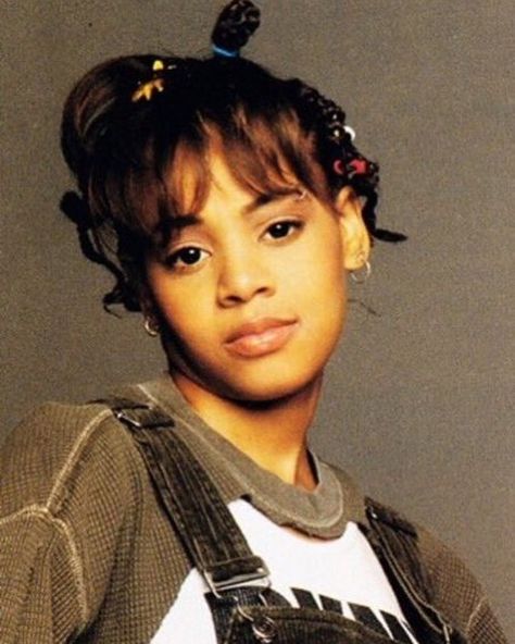 Tlc Left Eye, Lisa Lopes, Hip Hop Background, Lisa Nicole, Lisa Left Eye, 90s Makeup Look, Glow In Dark Party, 90s 2000s Fashion, 90s Hip Hop Fashion