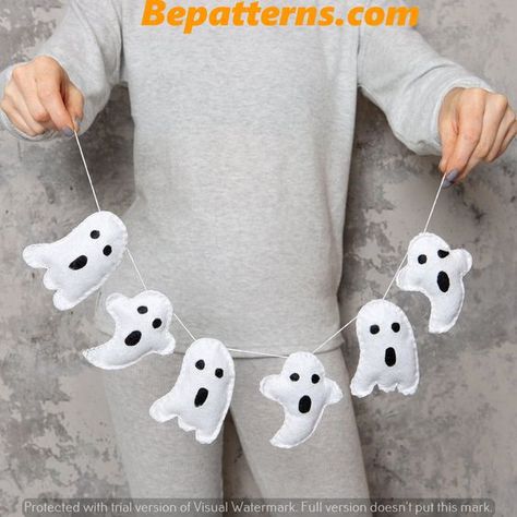 Sewing For Halloween, Halloween Felt Garland Diy, Halloween Bunting Diy, Ghost Bunting, Felt Halloween Garland, Homemade Halloween Decor, Halloween Felt Garland, Halloween Sewing Crafts, Halloween Crafts For Adults