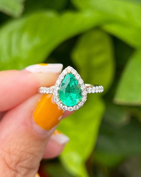 Emerald Teardrop Engagement Ring, Emerald Stone Rings, Emerald Ring Vintage, May Birthstone Rings, Ring Proposal, Silver Lab, Pear Ring, Sterling Silver Engagement Rings, Emerald Engagement