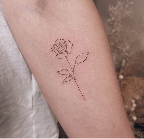 Single Line Floral Tattoo, Tattoo Ideas Female Fine Line, Gypsophila Tattoo, Fineline Rose Tattoo, Gg Tattoo, Fine Line Rose Tattoo, Small Rose Tattoos, Tattoos Simplistic, Tattoos Elegant