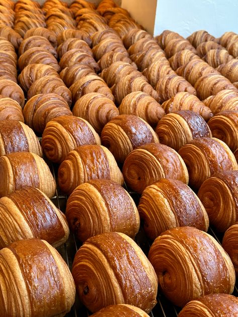 Cedric Grolet Patisserie, Luxurious Gym, Bakery Stand, Cedric Grolet, Truffle Pasta, Dream Bakery, Live In Paris, Bakery Decor, Bread Art