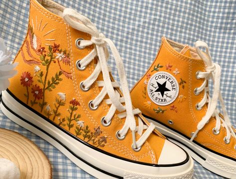 Orange Flower Garden, Embroidered Converse High Tops, Floral Embroidery Shoes, Converse Embroidery, Orange Converse, Embroidered Converse, Converse Custom, Monaco Gp, Sweet Clothes