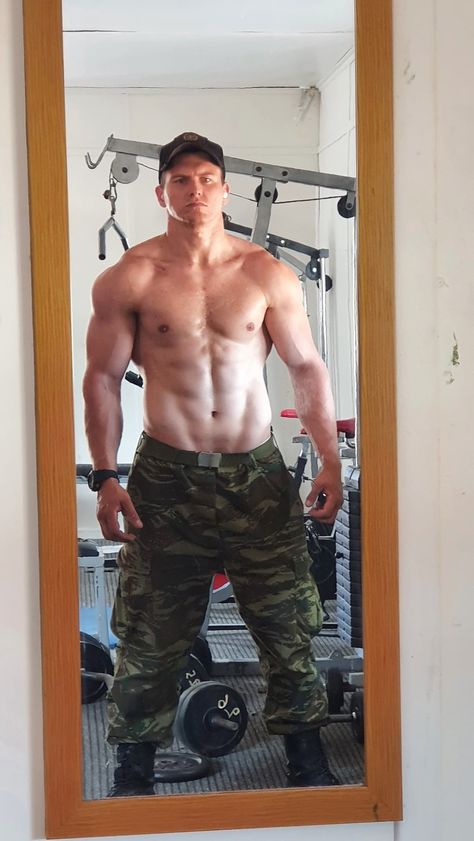 (Marine) Hunks Look Best On Their Knees 남성 근육, Gym Workout Motivation, Military Muscle, Hot Army Men, Men's Fitness, Fitness Gym Workout, Army Men, Men's Muscle, Men In Uniform