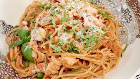 Watch Giada's Holiday Handbook Santa's Grab Bag Highlights   from Food Network Lobster Linguine, Giada De Laurentiis Recipes, Lobster Pasta, Giada Recipes, Linguine Recipes, Fresh Lobster, Italian Pasta Dishes, Food Network Canada, Giada De Laurentiis