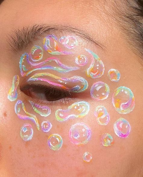 Caitlin on Instagram: “Bubble Freckles 🛁🧼inspired by @yukas.cloud Instagram highkey ruined the quality of these pics 😢 @suvabeauty Dance Party, Space Panda…” Drag Make-up, Cute Eye Makeup, Graphic Makeup, Smink Inspiration, Makijaż Smokey Eye, Eye Makeup Designs, Dope Makeup, Creative Eye Makeup, Crazy Makeup