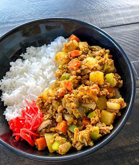 A flavorful Japanese curry made without a gravy. This version was developed by Akemi Tsuchiya, the nutritionist at Tsuboi Elementary School in Japan. Dry Curry Recipes, School In Japan, Dry Curry, Mushroom Curry, Vegan Japanese, Japanese Curry, Yellow Potatoes, Gravy Sauce, Asian Foods