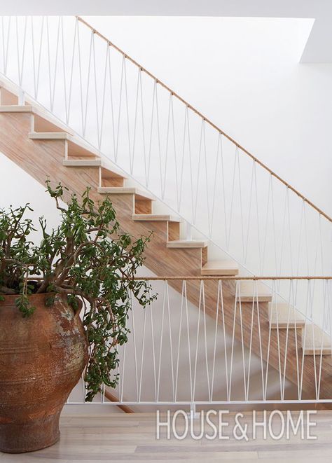 Escalier Design, Stair Railing Design, Stair Case, Staircase Railings, Modern Stairs, Lan Can, Balcony Railing, Interior Stairs, Modern Staircase