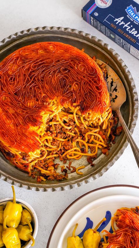 Persian Pasta, Persian Spaghetti, Food Persian, National Pasta Day, Spaghetti Pie Recipes, Arabic Culture, Saffron Threads, Around The World Food, Food Motivation