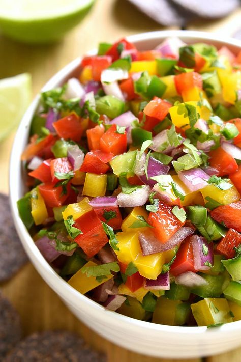 This Bell Pepper Salsa is a deliciously fresh, crisp alternative to classic salsa! Perfect for summer dipping! Bell Pepper Salsa, Crunchy Asian Salad, Bell Pepper Salad, Layer Salad, Pepper Sandwich, Greek Chickpeas, Pepper Salsa, Resep Salad, Bell Pepper Recipes