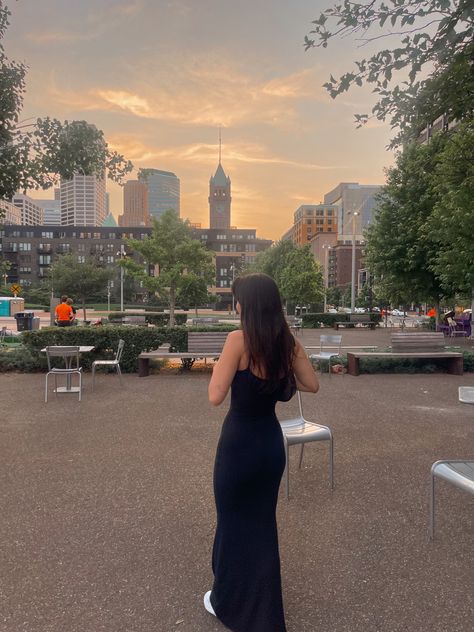 #cityphotoshoot #skimsdress #city #photoinspo #cute #aesthetic New Academic Year, Beauty Is Pain, Fake Insta, Best Friend Photoshoot, College Outfit, Friend Photoshoot, Photo Inspo, City Photo, Best Friend