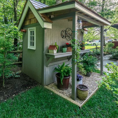 Garden Shed Exterior, Garden Shed Exterior Ideas, Small Potting Shed, Shed Exterior Ideas, Chicken Coop Shed, Shed Exterior, Farmhouse Sheds, Shed Workshop, Ladder Ideas