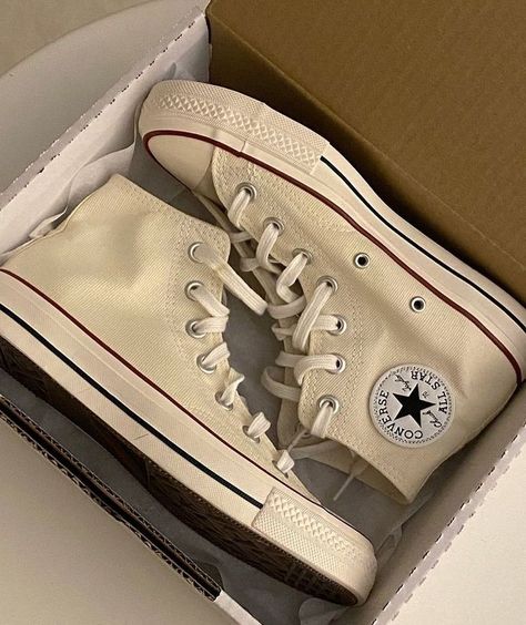 Light Brown Aesthetic, Sophie Mitchell, Star Shoes Sneakers, Cute Converse, Cafe Bike, All Star Shoes, Shoes Converse, Aesthetic Life, Star Shoes