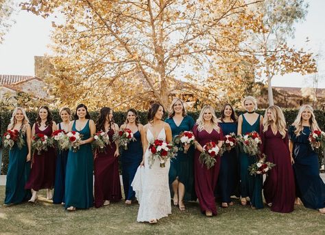 October Wedding Dresses, Mumu Wedding, Maroon Wedding, Moody Wedding, Theme Color, Classic Wedding Dress, Cute Wedding Ideas, Wedding Show, Burgundy Wedding