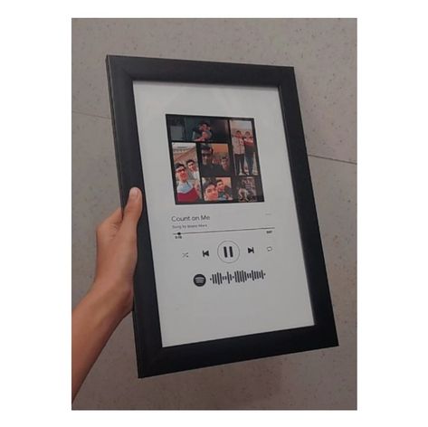 Spotify Plaque For Best Friend, Best Friend Spotify Frame, Spotify Frame Ideas, Picture Frames For Boyfriend, Customised Gift Ideas For Boyfriend, Diy Gifts For Boyfriend Birthday Picture Frames Cute Ideas, Customised Gift For Boyfriend, Photo Frame Ideas For Sister, Spotify Couple Frame