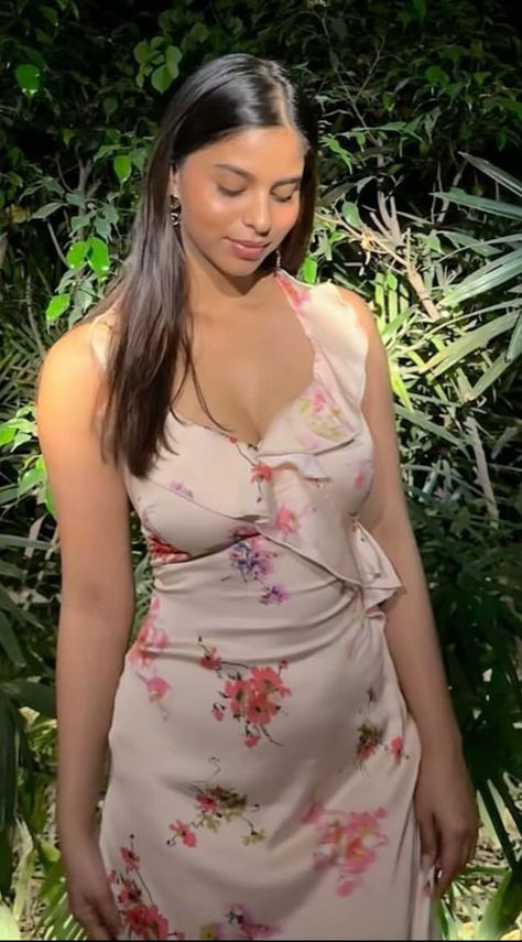 Suhana Khan Outfit, Suhana Khan, Hot Pink Dress, Indian Tv Actress, Hot Women Dress, Beautiful Dresses Short, Hot Pink Dresses, Indian Actress Hot Pics, Pinterest Account