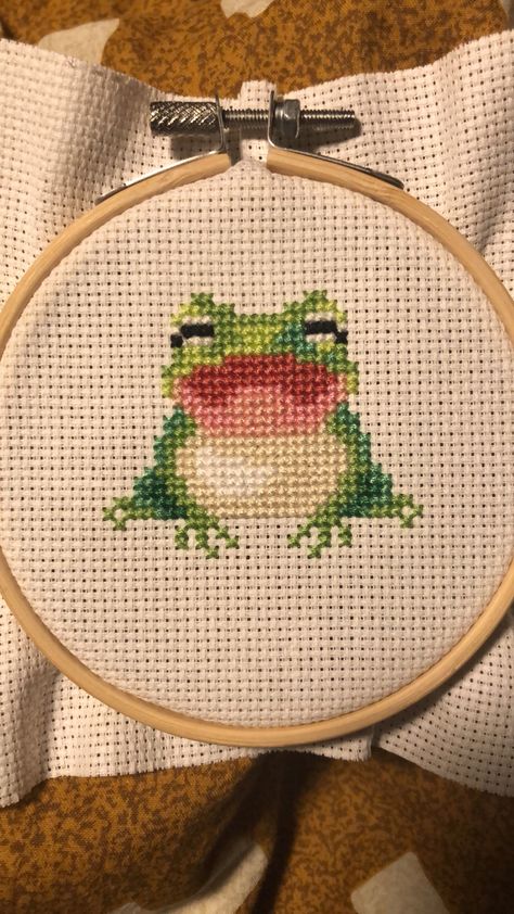 Small Frog Cross Stitch Pattern, Cute Frog Cross Stitch Pattern, Cute Cross Stitch Patterns Easy, Frog Pixel Art, Frog Cross Stitch Pattern, Frog Cross Stitch, Hand Embroidery Letters, Cross Stitch Sunflower, Cross Stitching Patterns