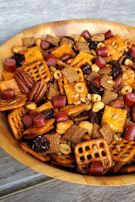 This sweet and spicy high-protein snack mix is an easy snack recipe! Make the best snack mix by combining wheat cereal squares, toasted oat cereal, pretzels, cheese crackers, sunflower seeds, mixed nuts, honey, chili powder, beef sticks, and dried cherries. You will love making this healthy on-the-go snack for lunch, road trip food, or an appetizer for a dinner party or tailgate! Healthy Store Bought Snacks, Road Snacks, Wheat Cereal, Trail Mix Recipes, Toasted Oats, Oat Cereal, Road Trip Food, Beef Sticks, Homemade Crackers