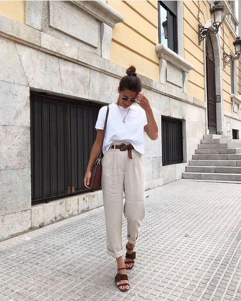 minimal chic summer outfit ideas #ootd #summerstyle Minimal Chic Summer, Minimal Stil, Minimalist Moda, Summer Outfits For Teens, Chic Summer Outfits, Street Style Paris, Minimal Chic, Outfits Casual, Style Chic