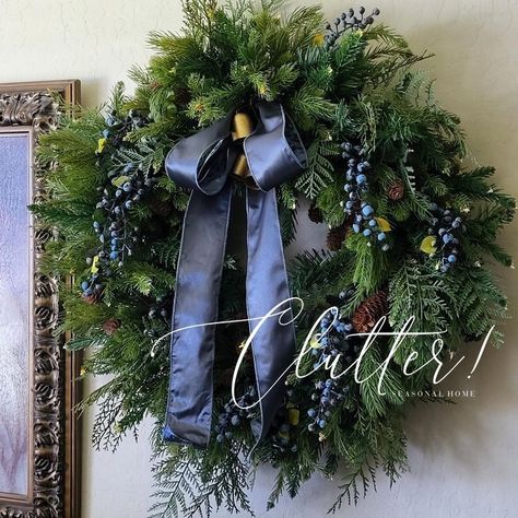 Blue Door Christmas Decor, Deep Blue Christmas Decor, Navy Blue Christmas Wreath, Blue Vintage Christmas, Christmas Wreath Blue, Blue And Copper Christmas, Blue And Green Christmas Decor, Navy Christmas Decor, Large Christmas Wreaths